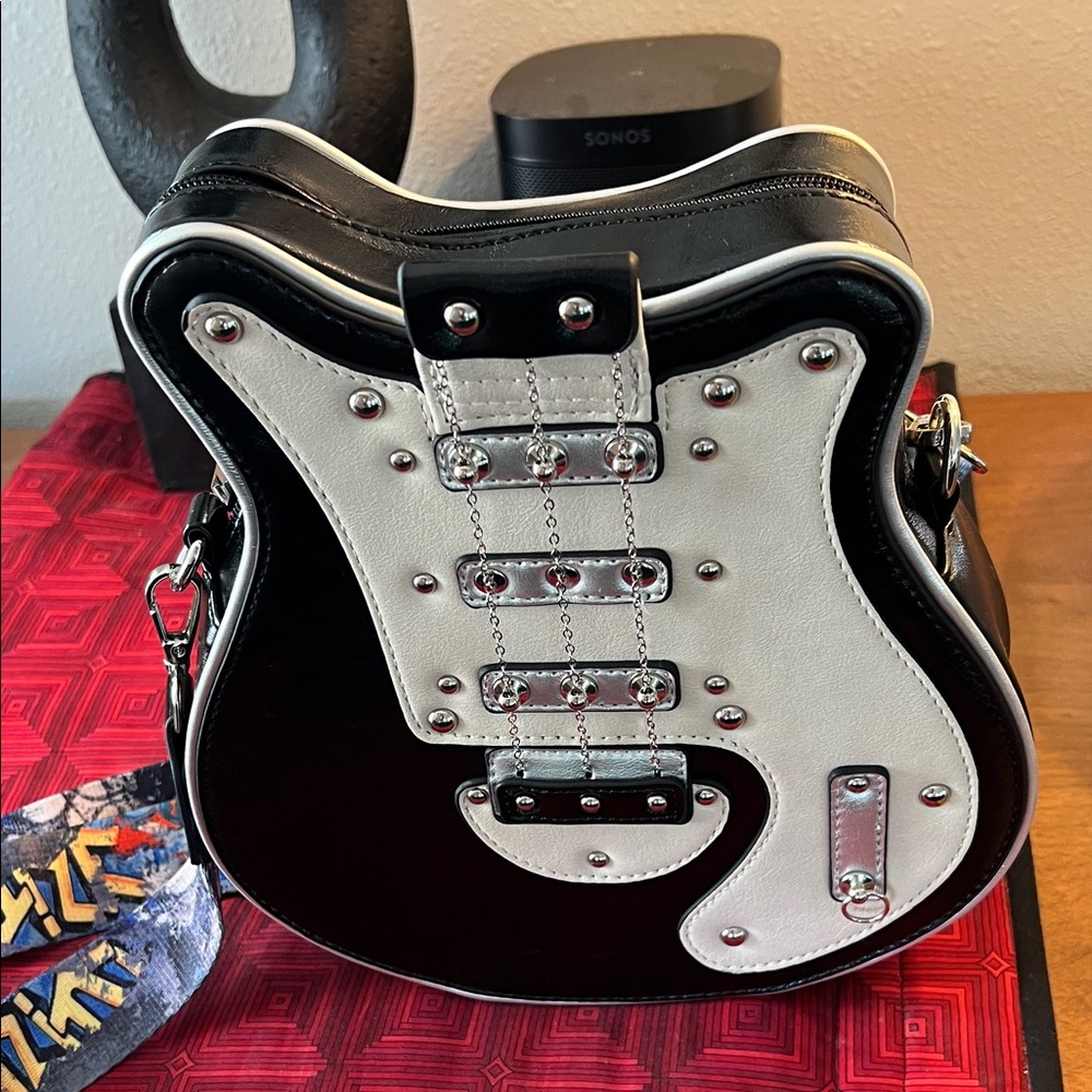 Guitar Shaped Black and Cream Crossbody Bag - Picture 4 of 4